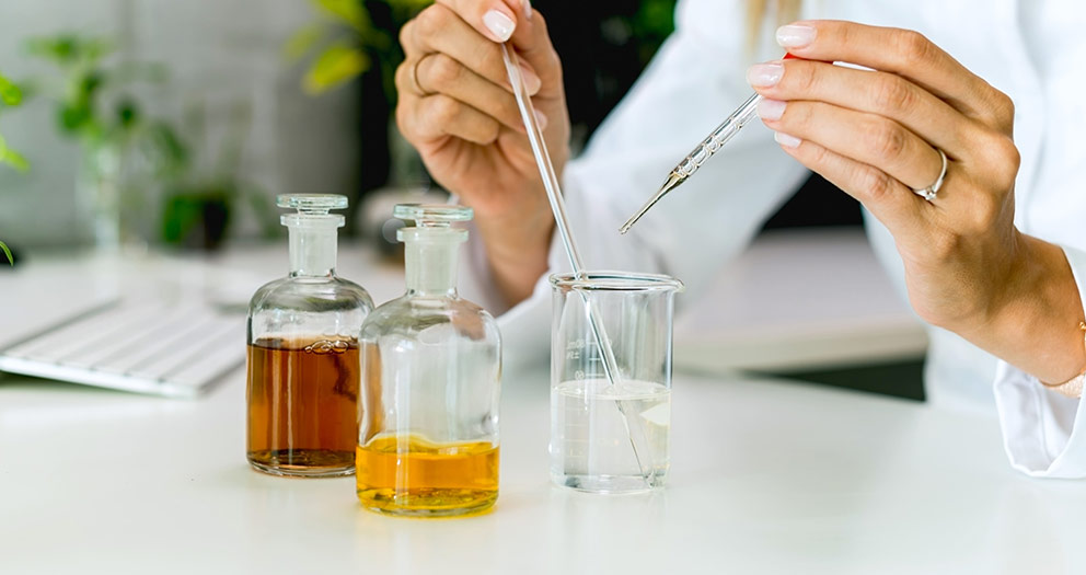 fragrance oil discoloration